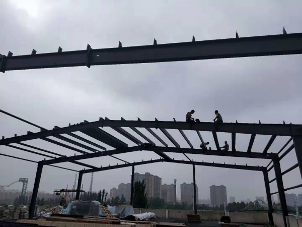 內(nèi)蒙古鋼結(jié)構(gòu)是怎么安裝的進(jìn)來(lái)看下